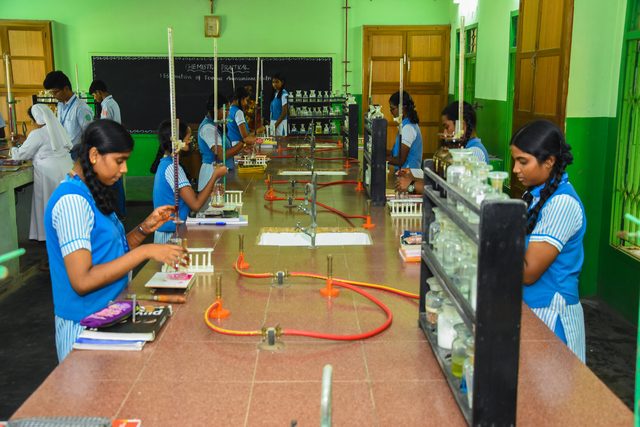 The chemistry laboratory during a practical