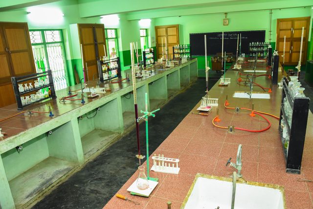 The chemistry laboratory between classes