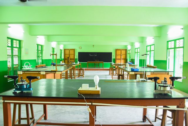The physics laboratory, ready for the next class