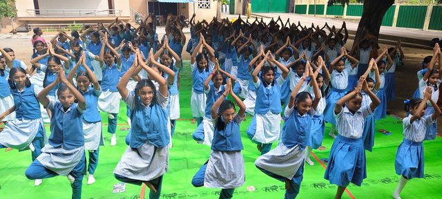 Mass yoga on the school ground